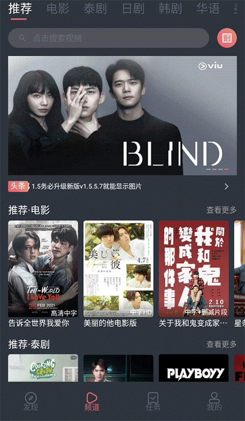 秋千上洒落枫叶的复古木质公园长椅壁纸